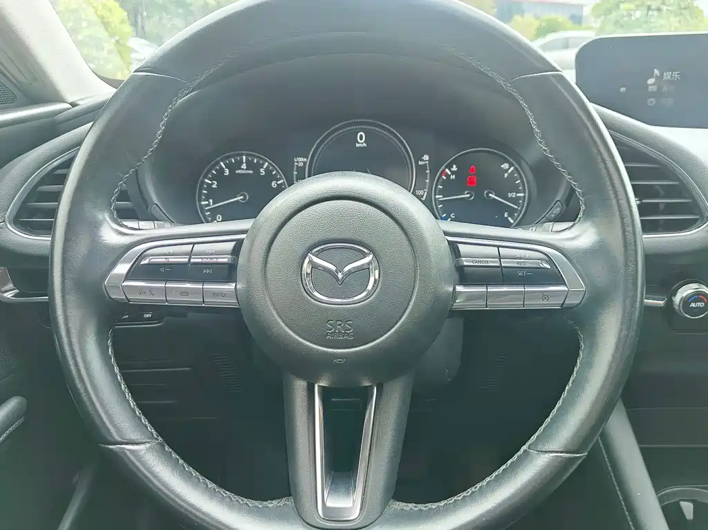 Mazda 3 Axela 2022 — фото 16