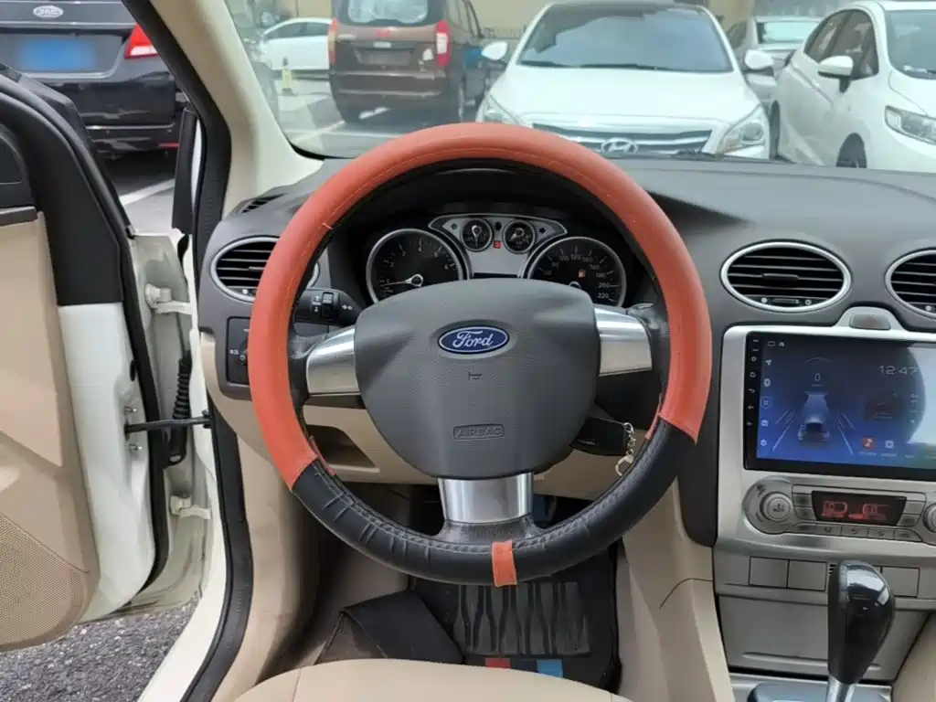 Ford Focus 2014 — фото 11