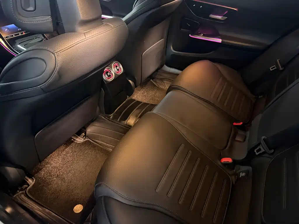 Mercedes-Benz C-Class 2023 — фото 9