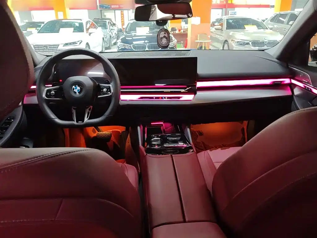 BMW 5 Series 2025 — фото 10