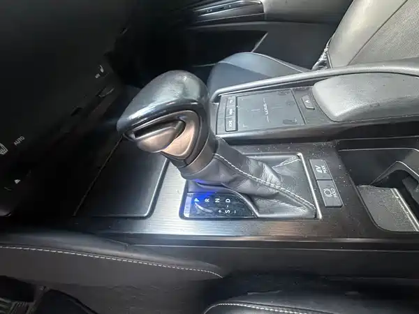 Lexus ES 2020