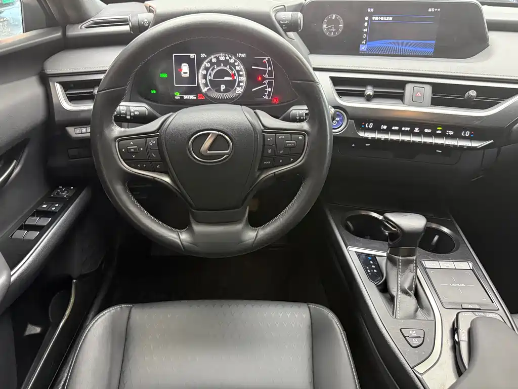 Lexus UX 2020 — фото 24