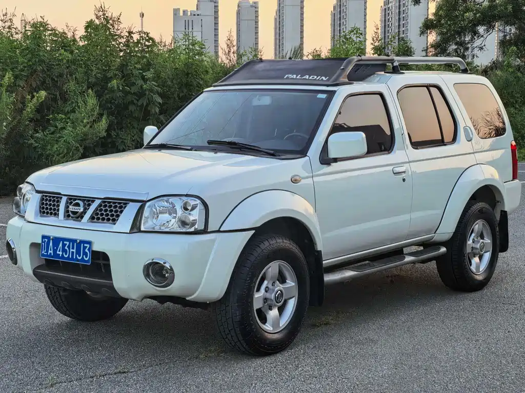 Nissan Paladin 2015 — фото 1