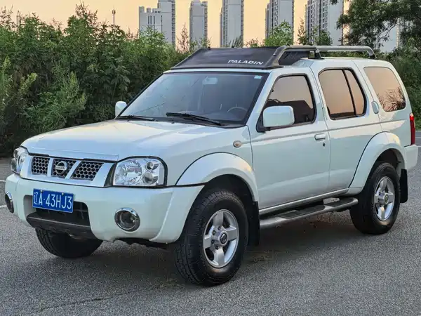Nissan Paladin 2015