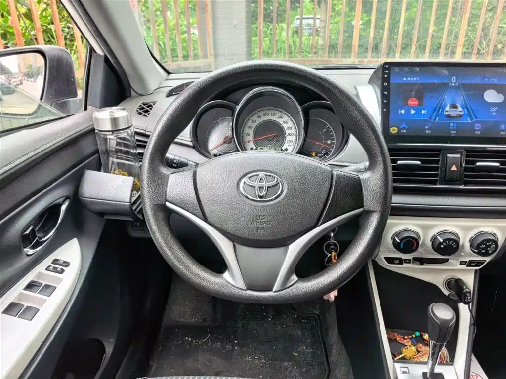 Toyota Yaris L 2015