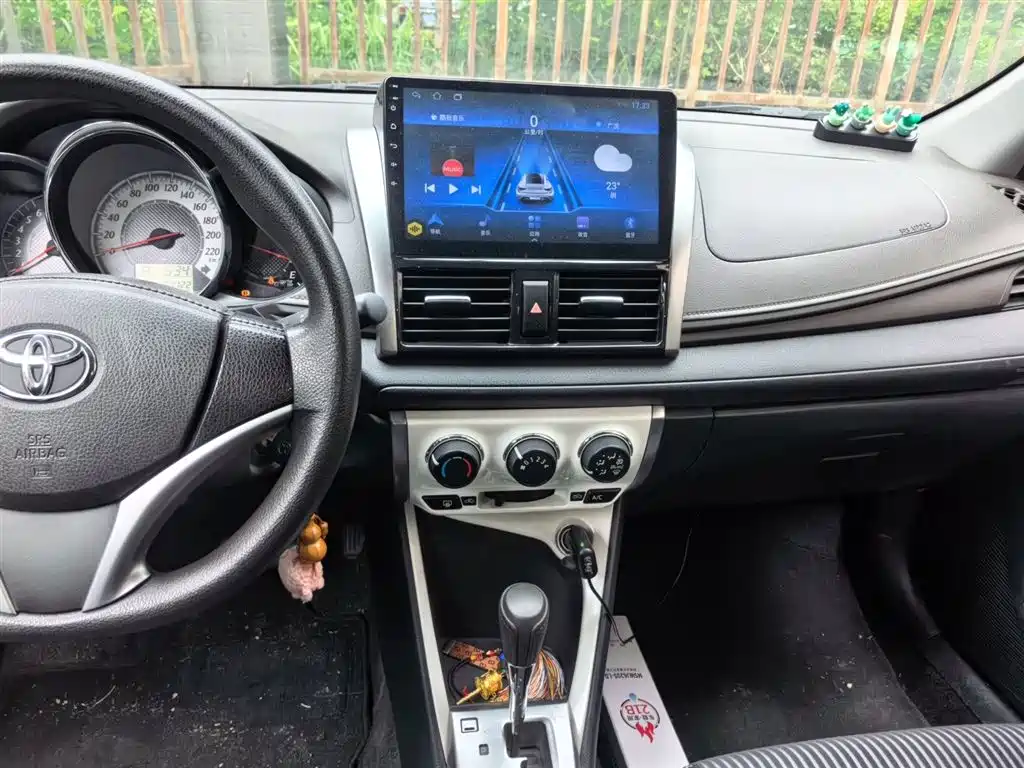Toyota Yaris L 2015 — фото 9