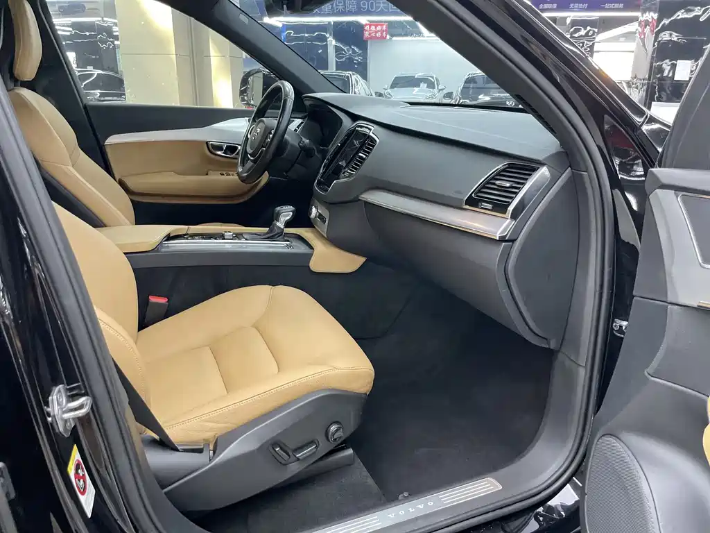 Volvo XC90 2017 — фото 15