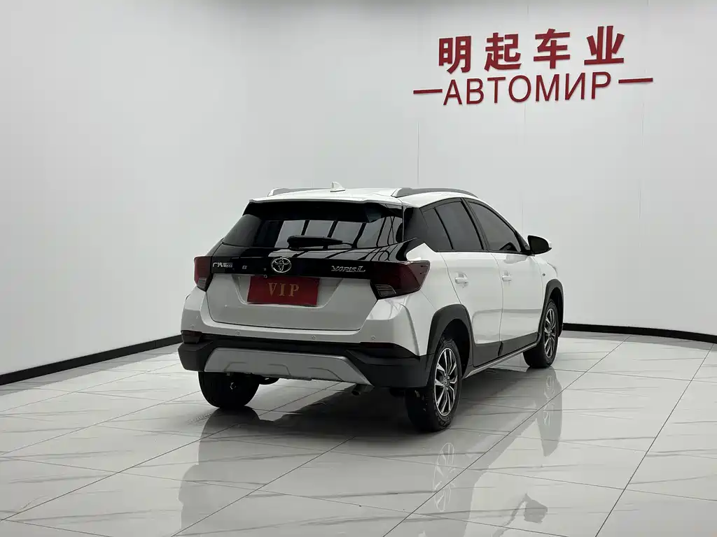 Toyota Yaris L 2023 — фото 9