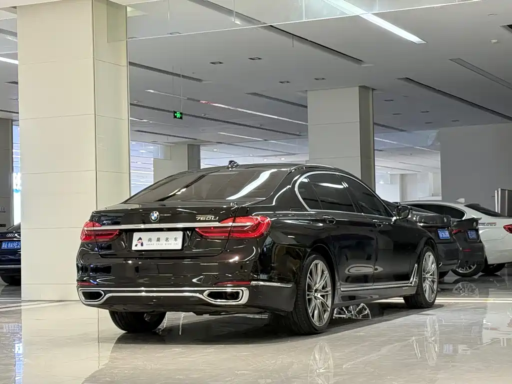 BMW 7 Series 2018 — фото 16