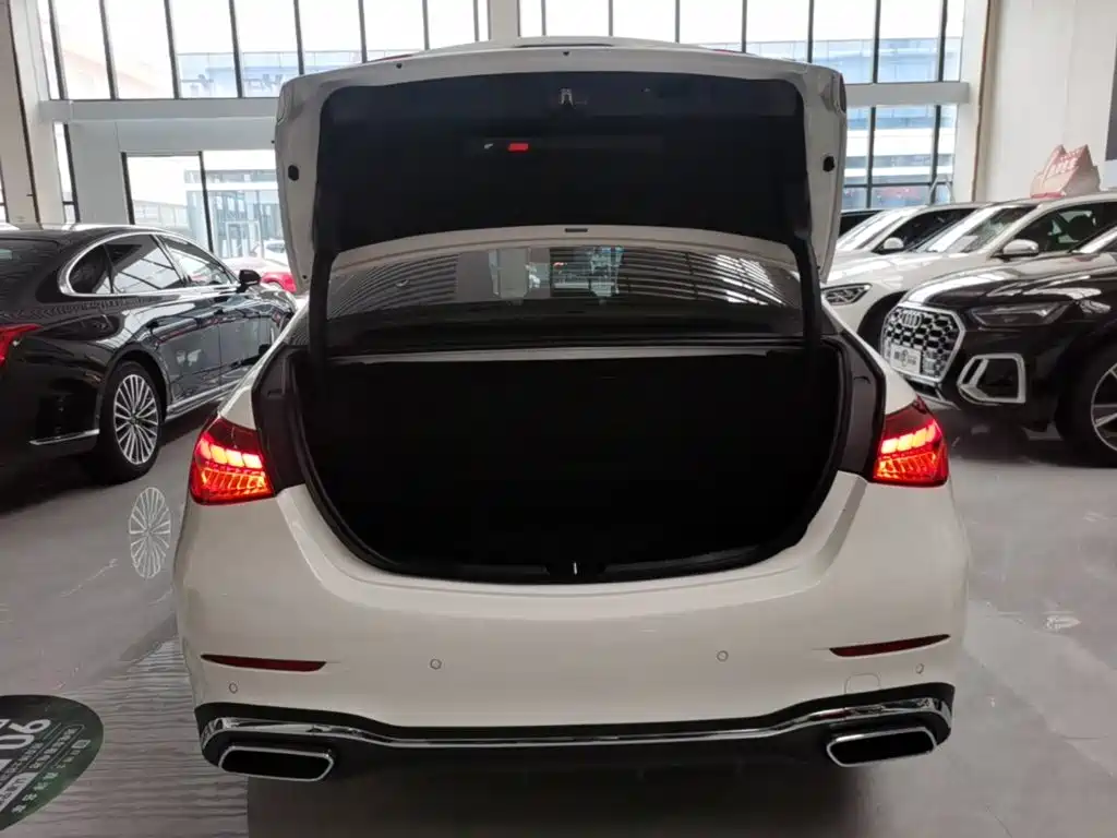 Mercedes-Benz C-Class 2023 — фото 19