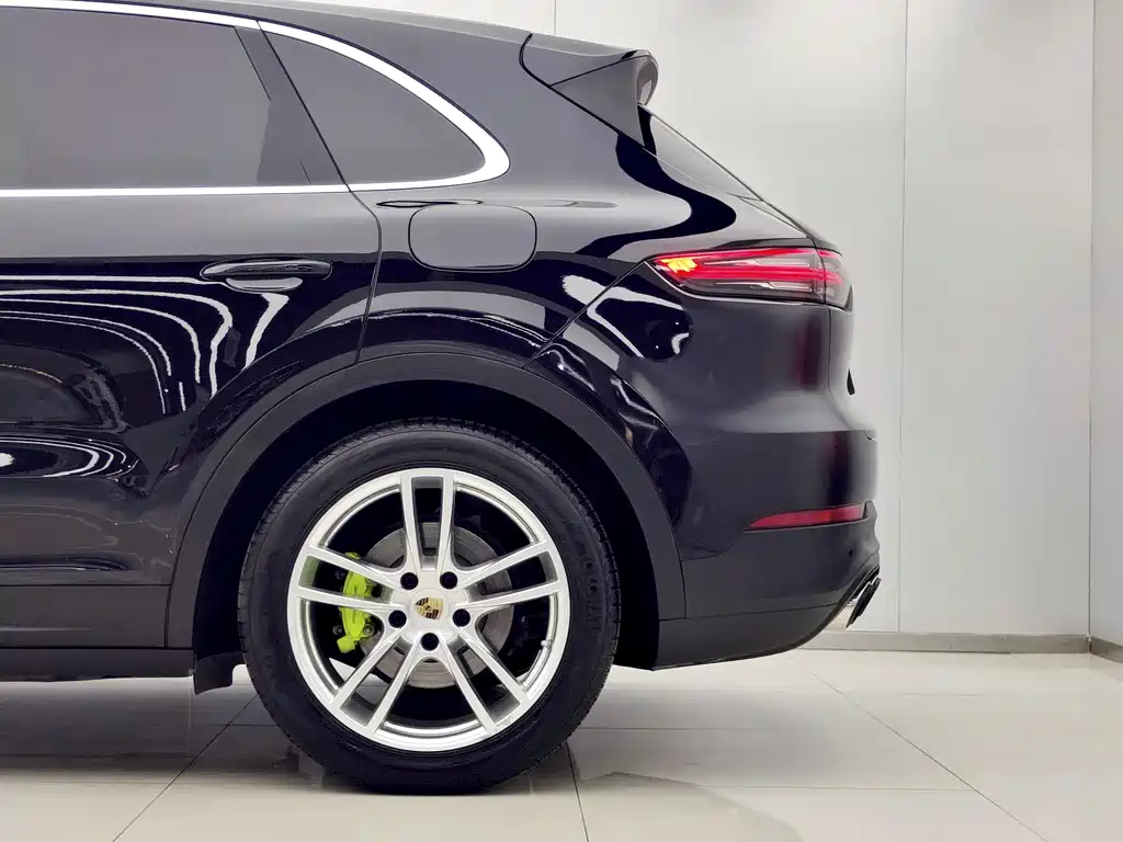 Porsche Cayenne Hybrid 2022 — фото 6
