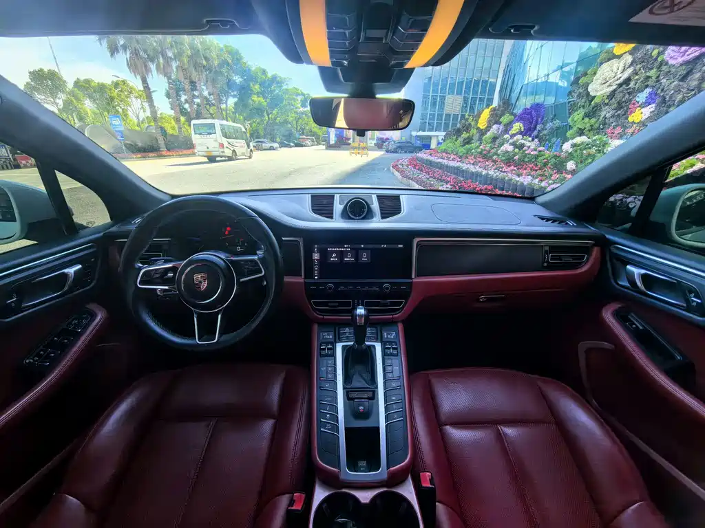 Porsche Macan 2019 — фото 11