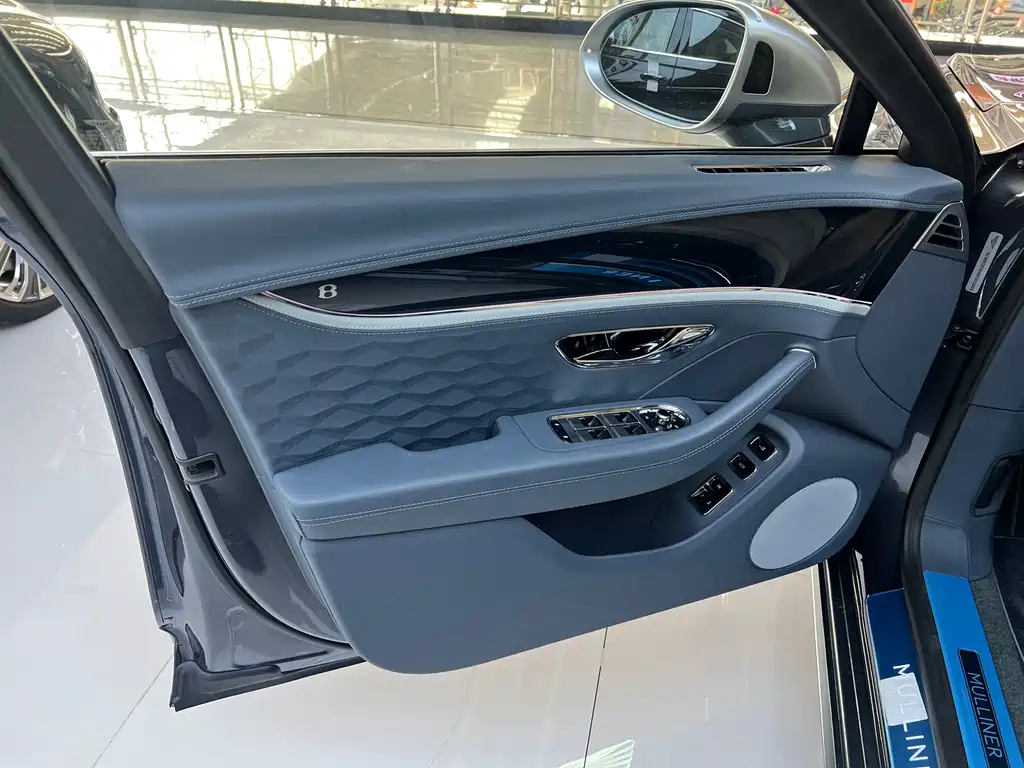 Bentley Flying Spur 2026 — фото 10