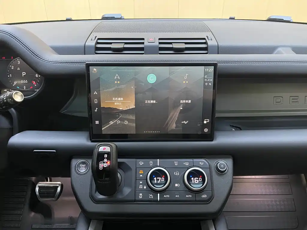 Land Rover Defender 2025 — фото 13
