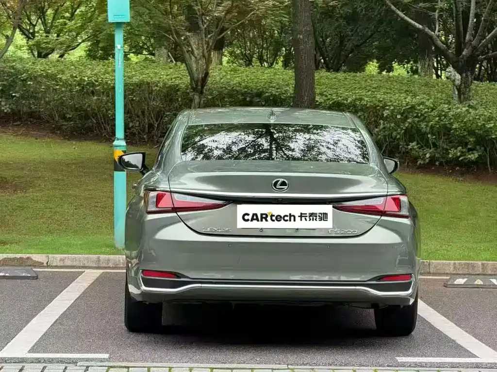 Lexus ES 2021
