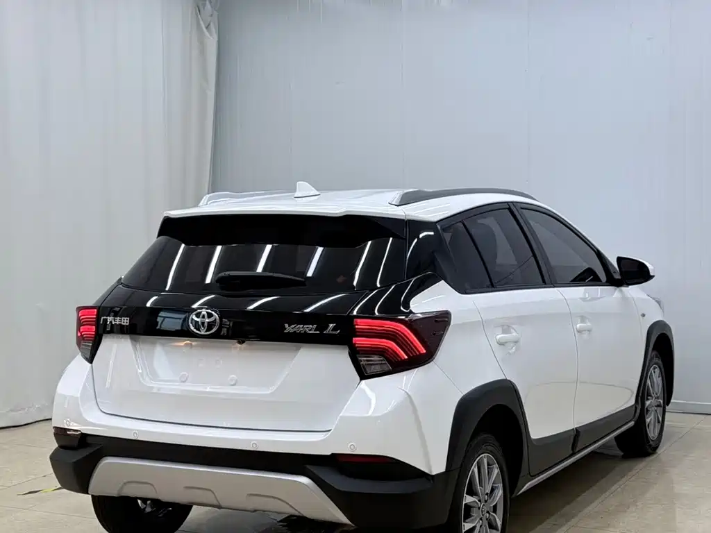 Toyota Yaris L 2023 — фото 4