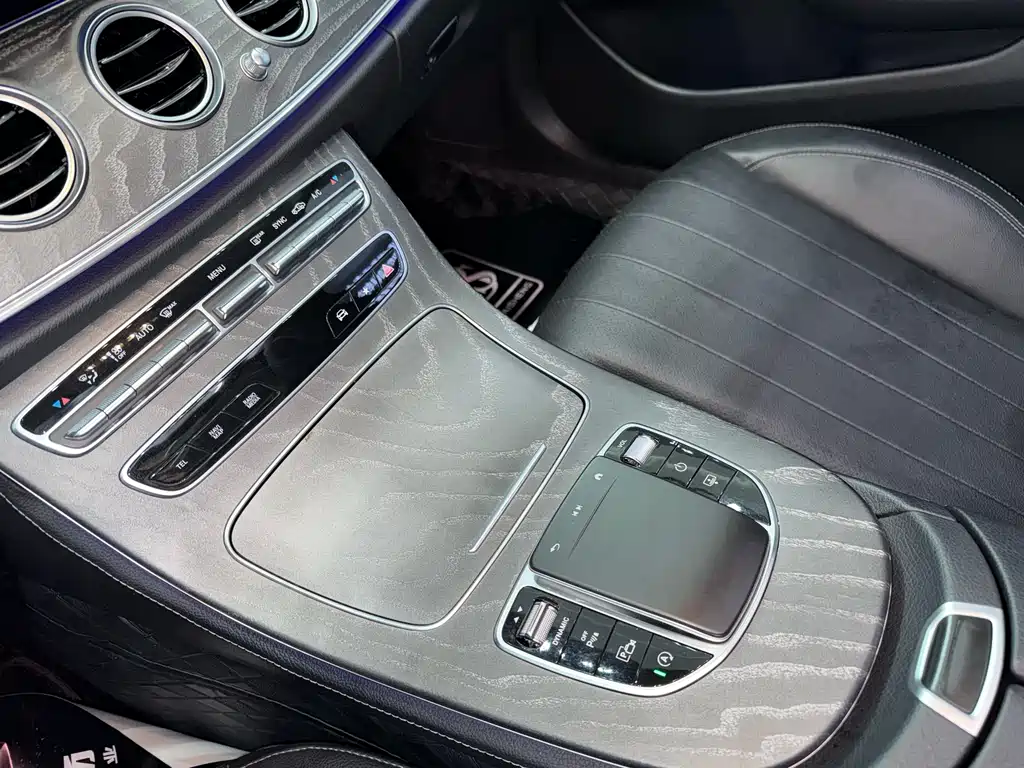 Mercedes-Benz E-Class 2022 — фото 11