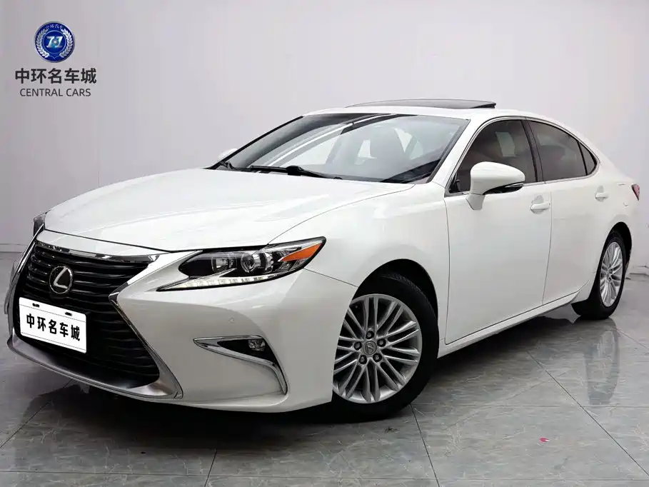 Lexus ES 2017 — фото 1