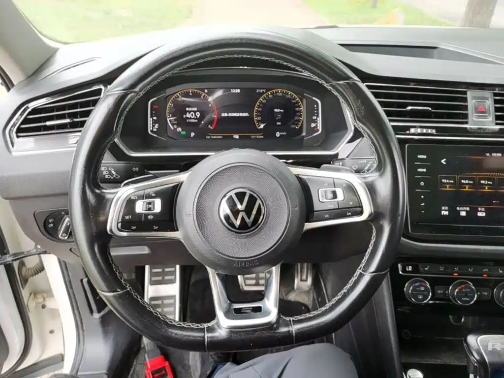 Volkswagen Tiguan L 2021 — фото 11