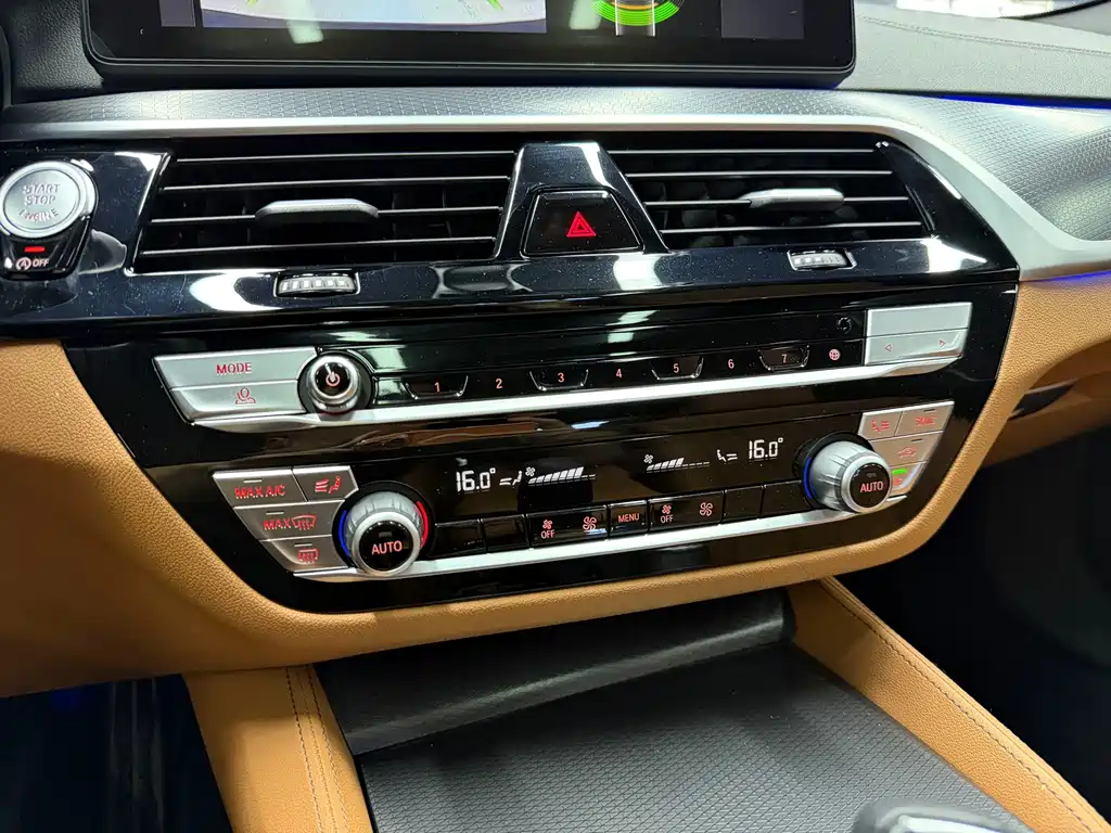 BMW 5 Series 2023 — фото 16