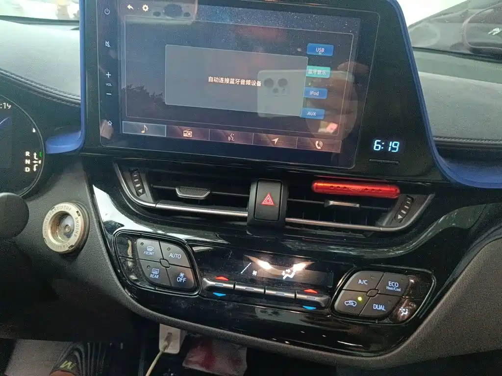 Toyota C-HR EV 2022 — фото 14