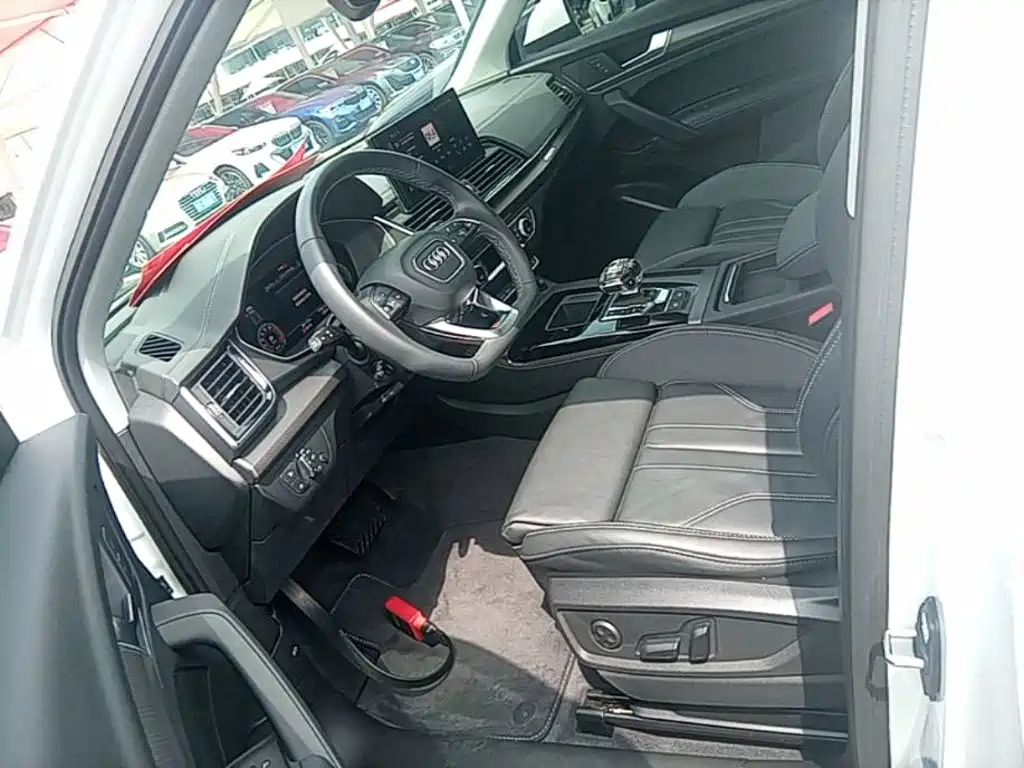 Audi Q5L 2022 — фото 15