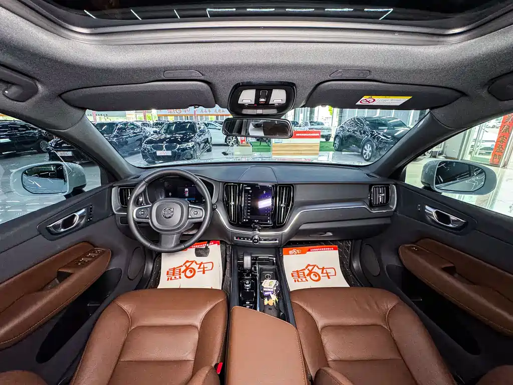 Volvo XC60 2024 — фото 10