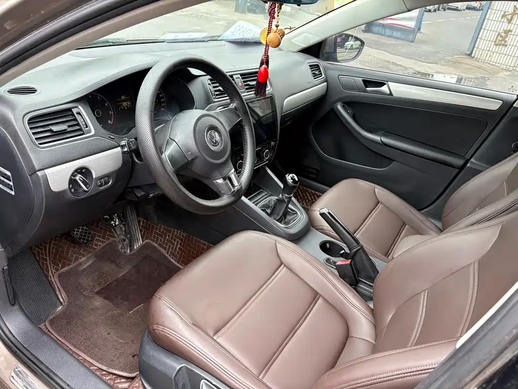 Volkswagen Sagitar 2015