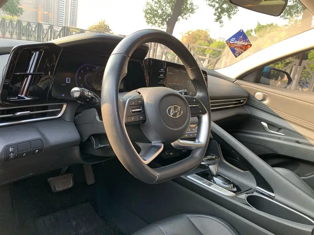 Hyundai Elantra 2021 — фото 17