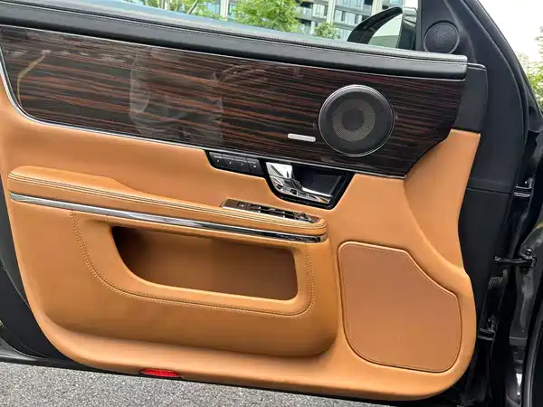 Jaguar XJ 2012