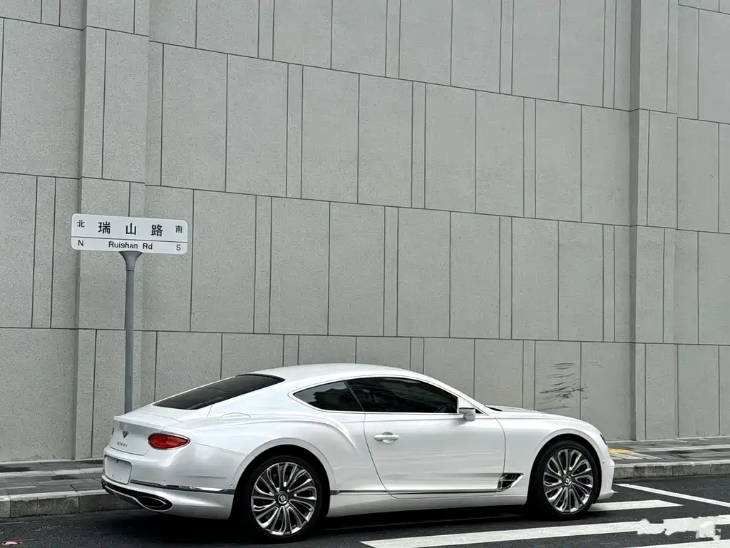 Bentley Continental 2020 — фото 9