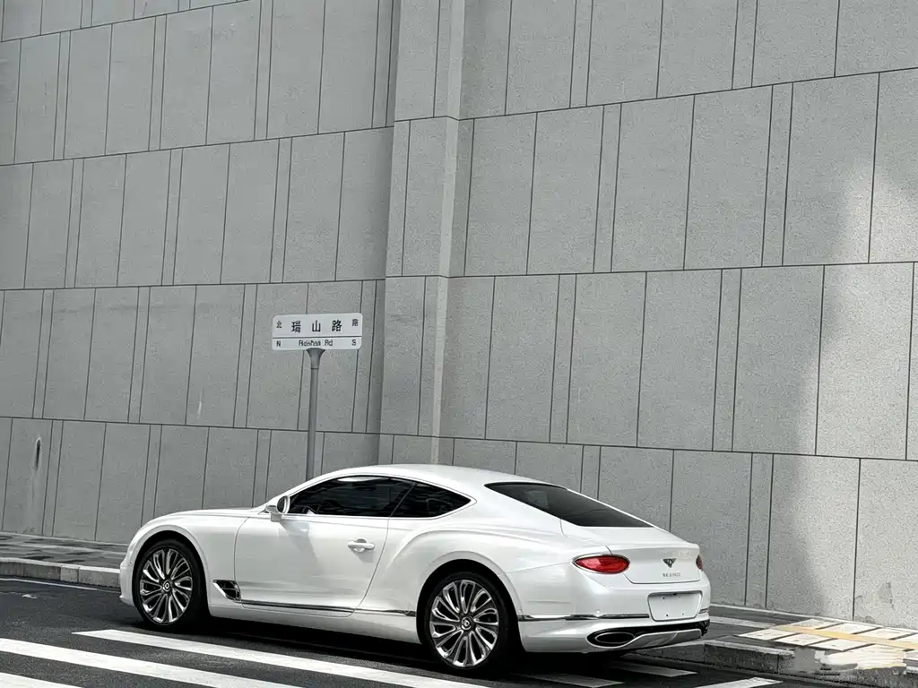 Bentley Continental 2020 — фото 8