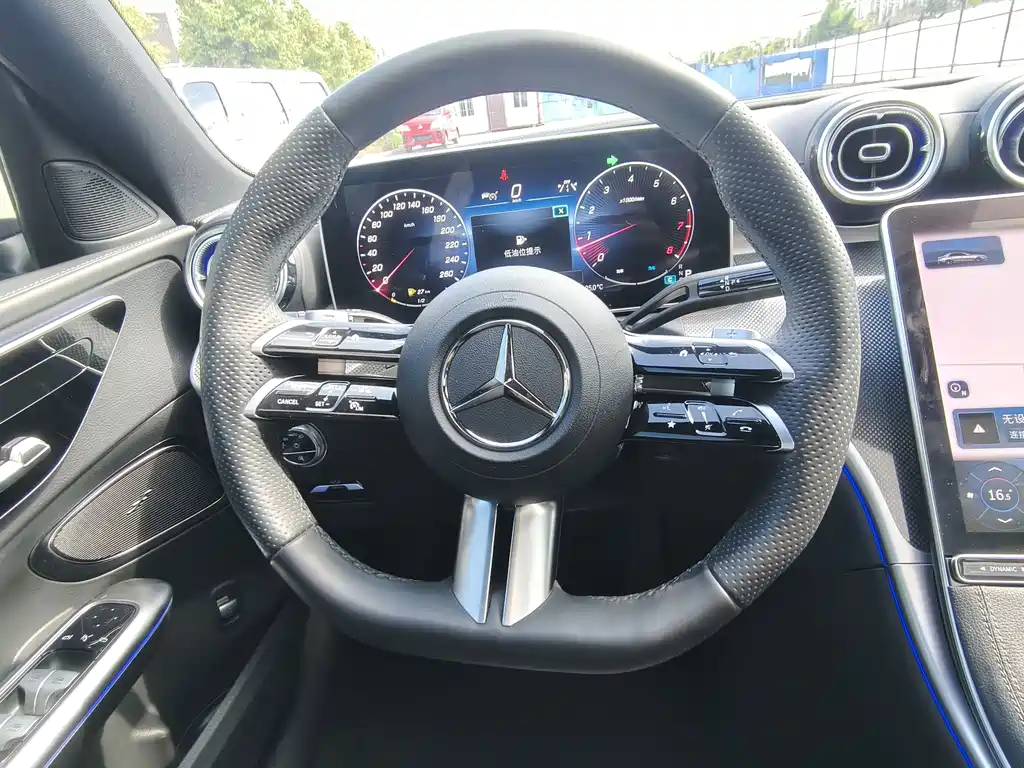 Mercedes-Benz C-Class 2023 — фото 12