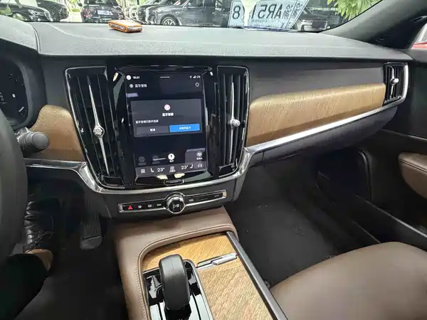 Volvo S90 2024