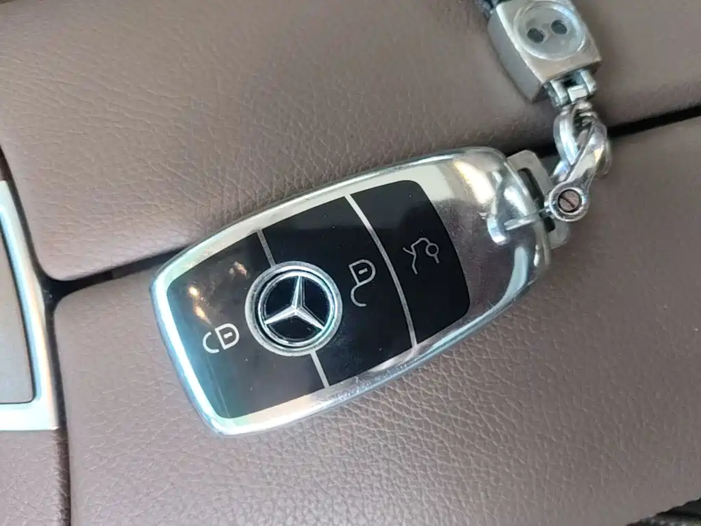 Mercedes-Benz E-Class 2020 — фото 9