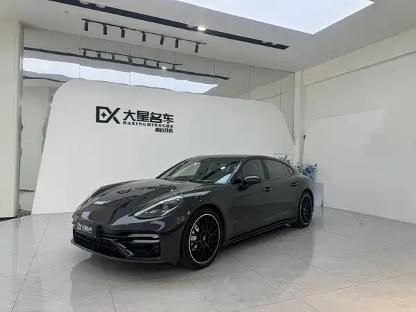 Porsche Panamera 2021