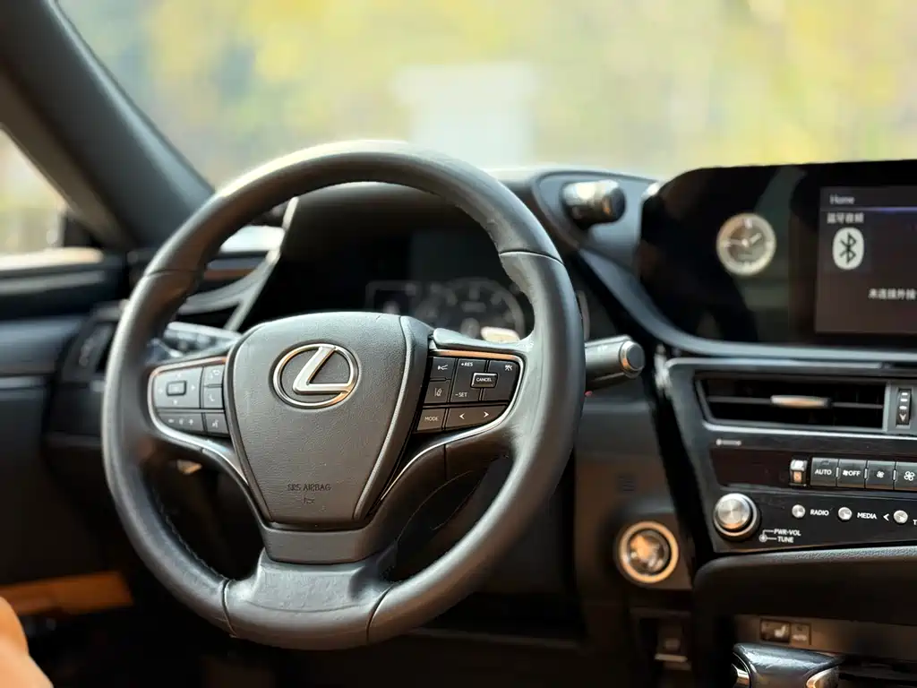 Lexus ES 2022 — фото 11