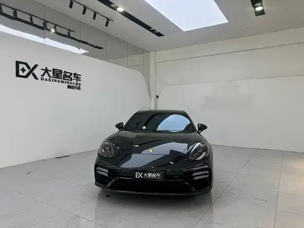 Porsche Panamera 2021