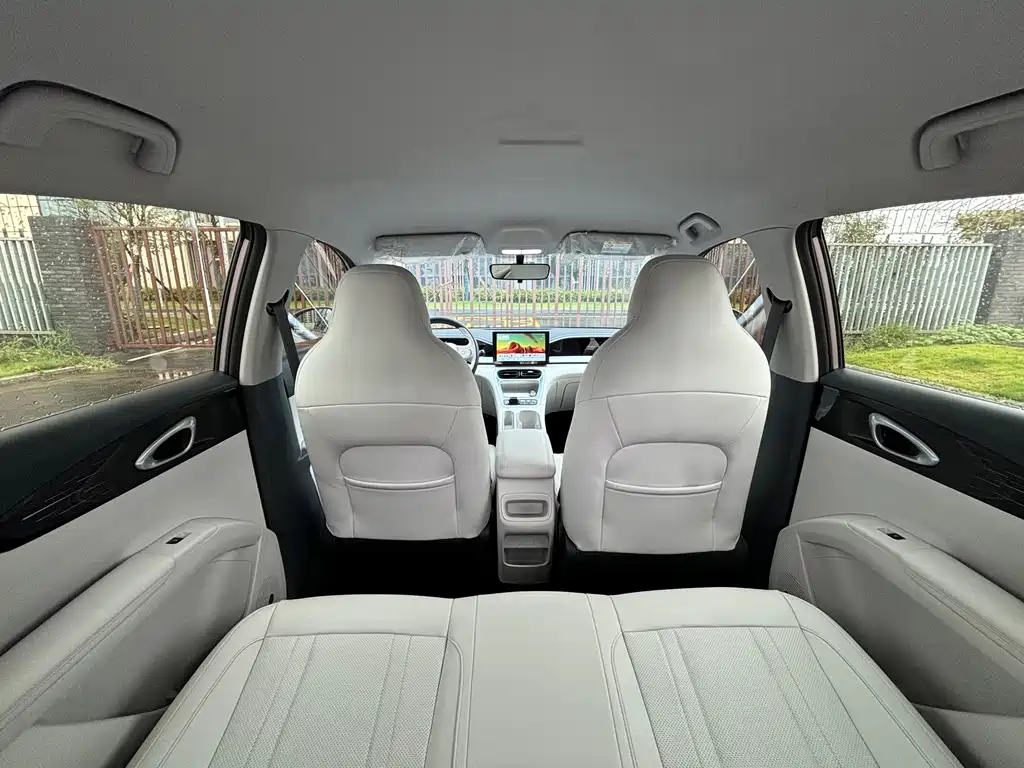 Geely Galaxy Starwish 2025 — фото 9