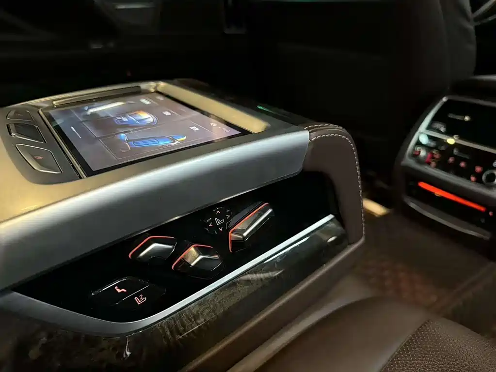 BMW 7 Series 2019 — фото 17