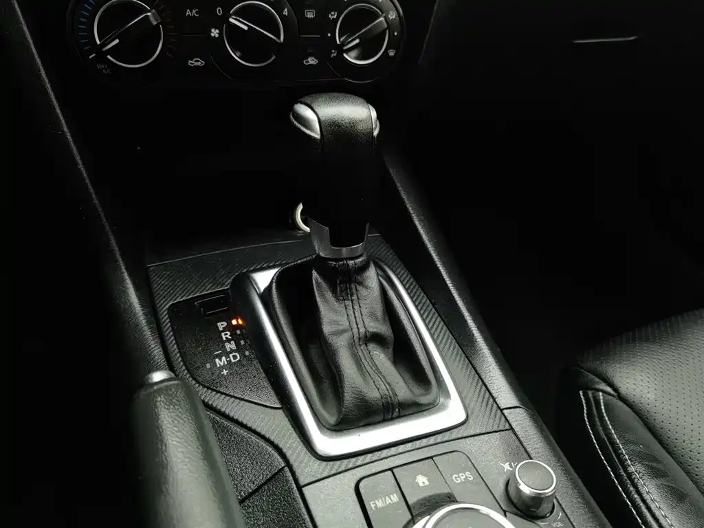 Mazda 3 Axela 2016 — фото 13