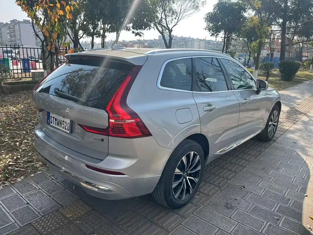 Volvo XC60 2023 — фото 5