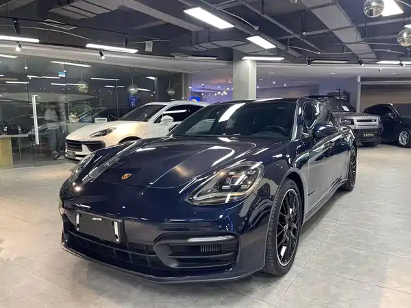 Porsche Panamera 2022