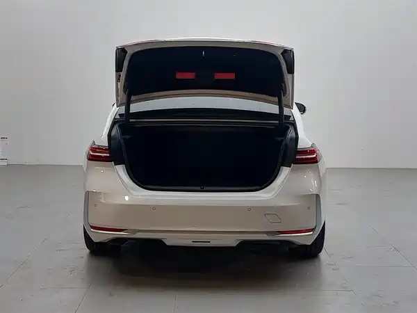 BMW i5 2025