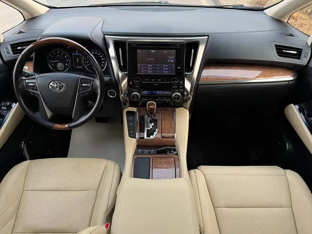 Toyota Alphard 2017 — фото 12