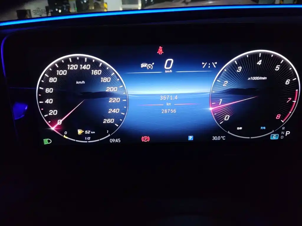 Mercedes-Benz C-Class 2023 — фото 12