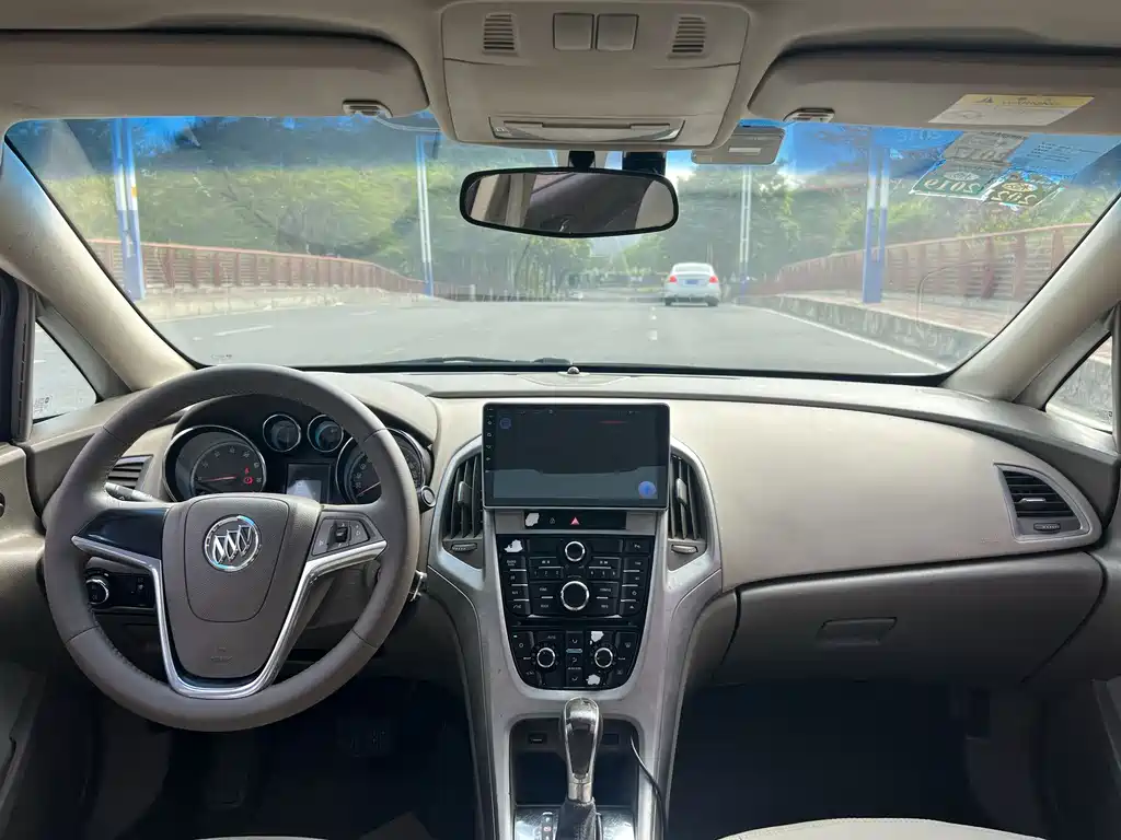 Buick Excelle 2015 — фото 10