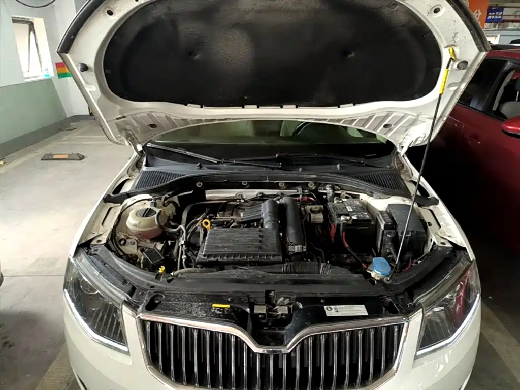 Skoda Octavia 2015 — фото 20