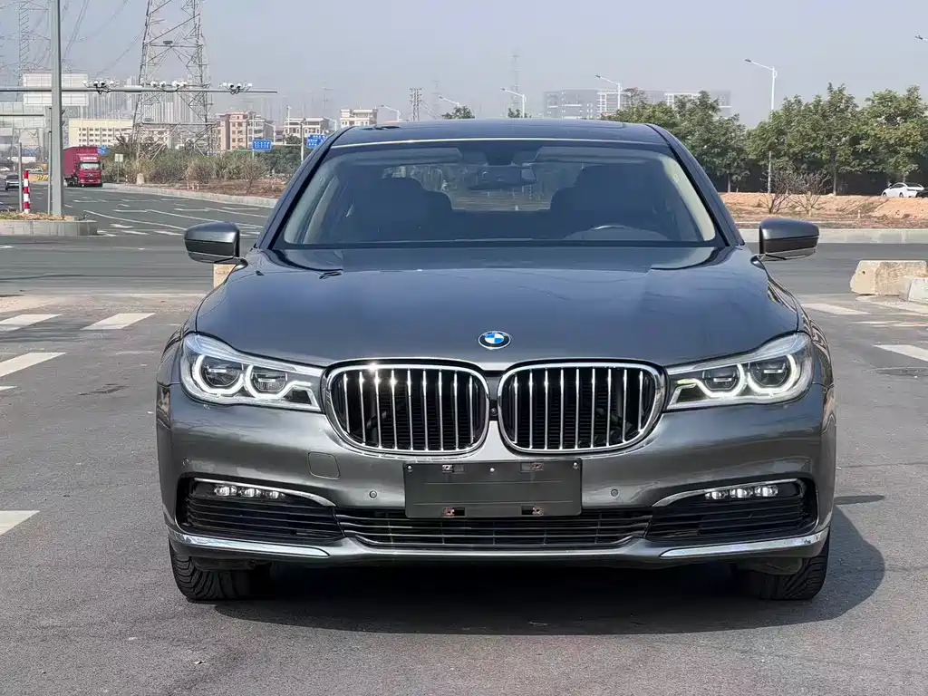 BMW 7 Series 2018 — фото 2