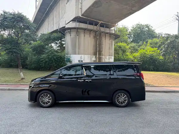 Toyota Alphard 2023